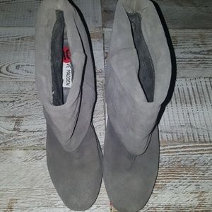 Steve Madden  Size 10 Gray Suede Heeled Booties